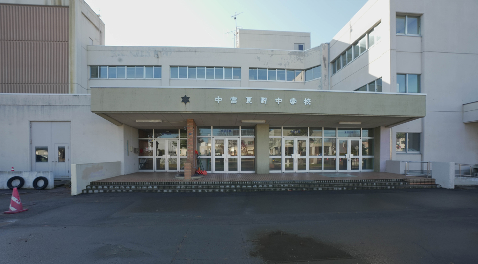 中富良野中学校の校舎