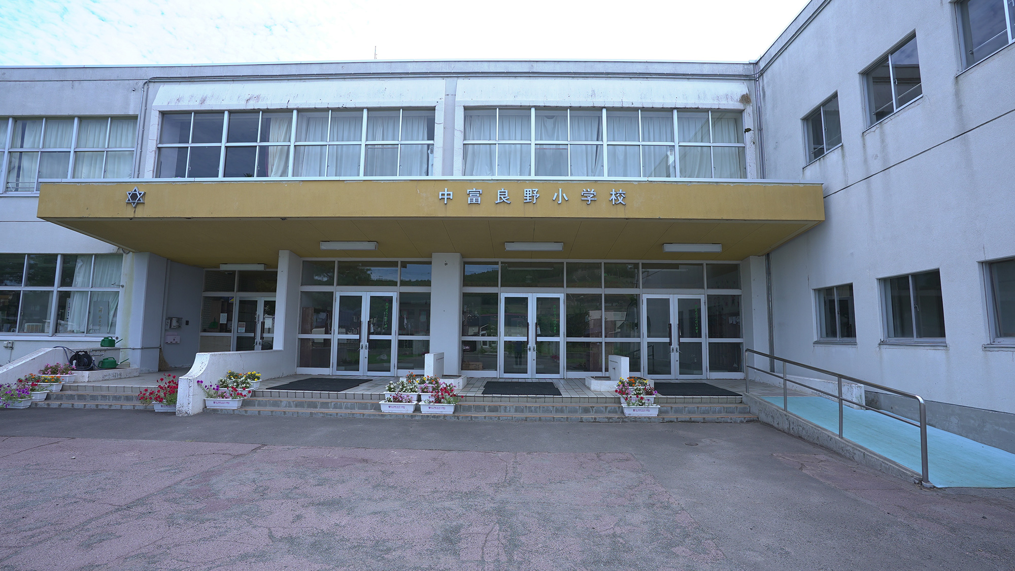 中富良野小学校の校舎